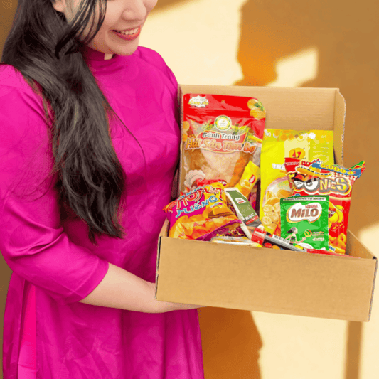 Custom Gift Box –Variable Vietnamese Snacks, in a decorative box and an optional message !